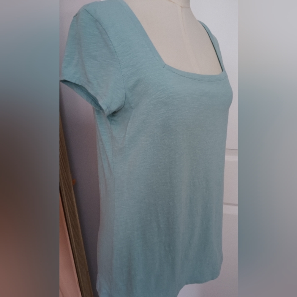 Woman's tee